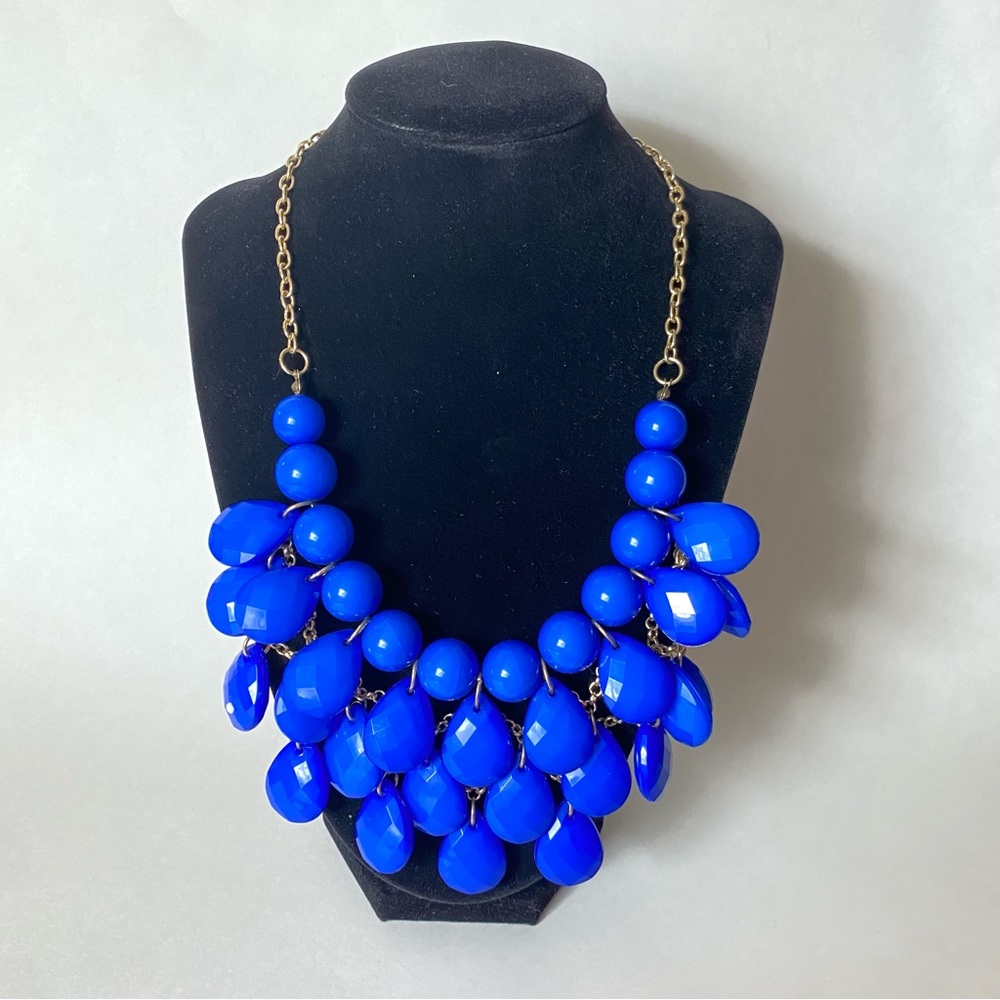 Blue plastic faceted and round beaded statement  necklace